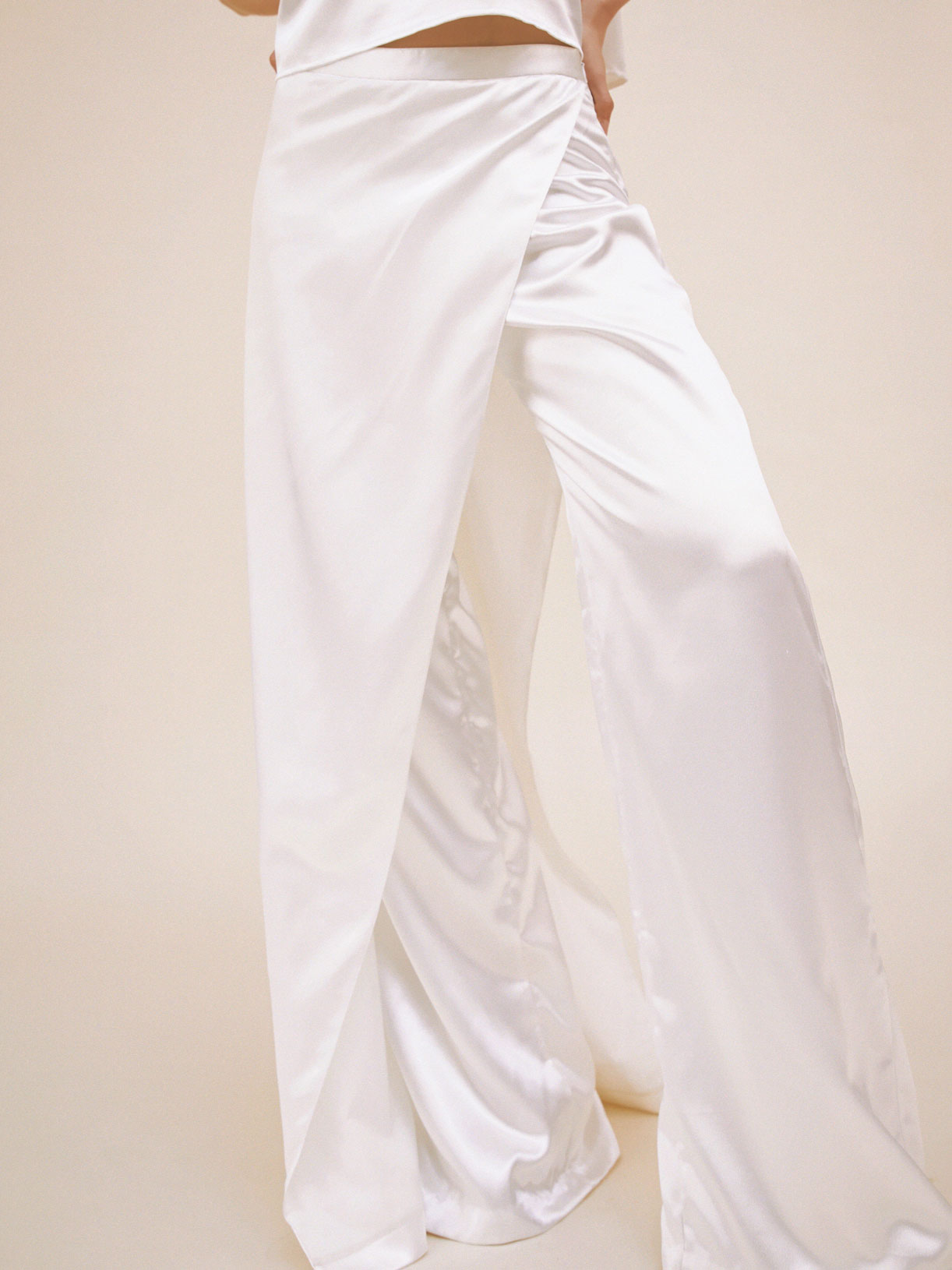 Pantalon tailleur de mariée blanc créateur original et écoresponsable - Creatrice de robe de mariée éthique et bio a Paris - Myphilosophy